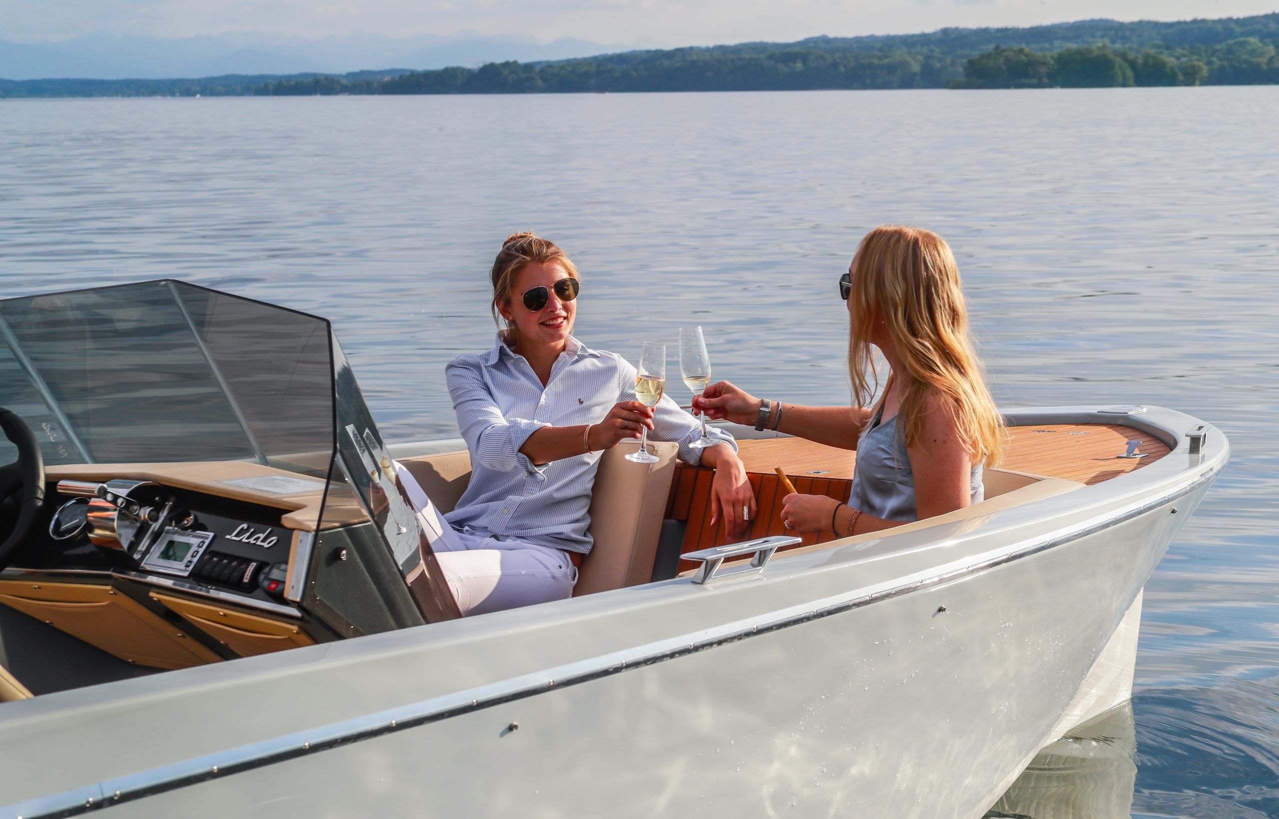 Lounge Bereich des Verleihboots