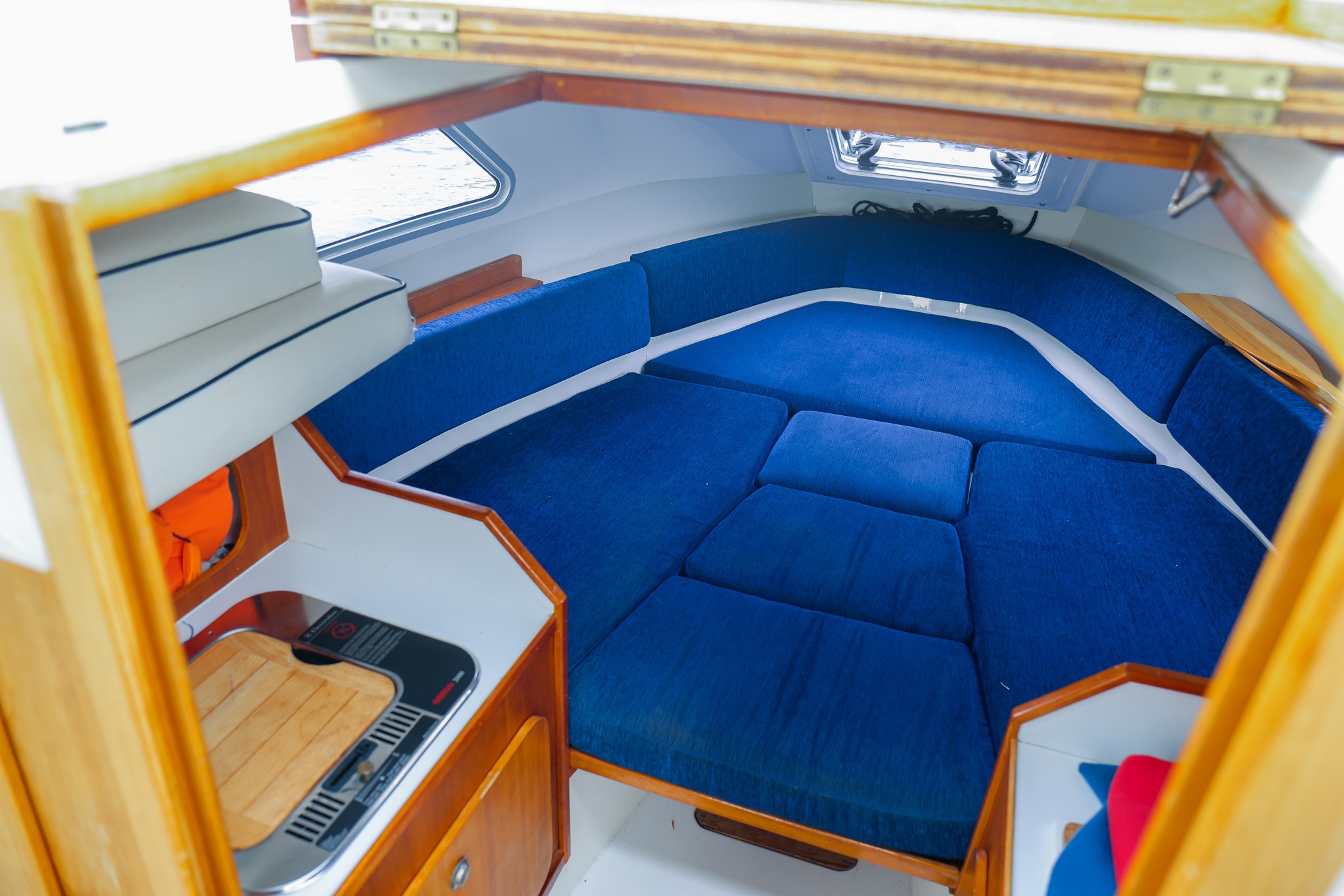 Cockpit des Capriole 700 Verleihboots