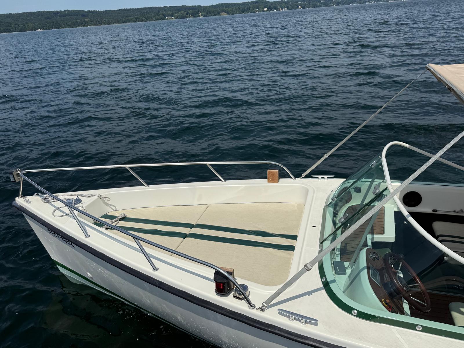 Außenansicht des Aquawatt Verleihboots