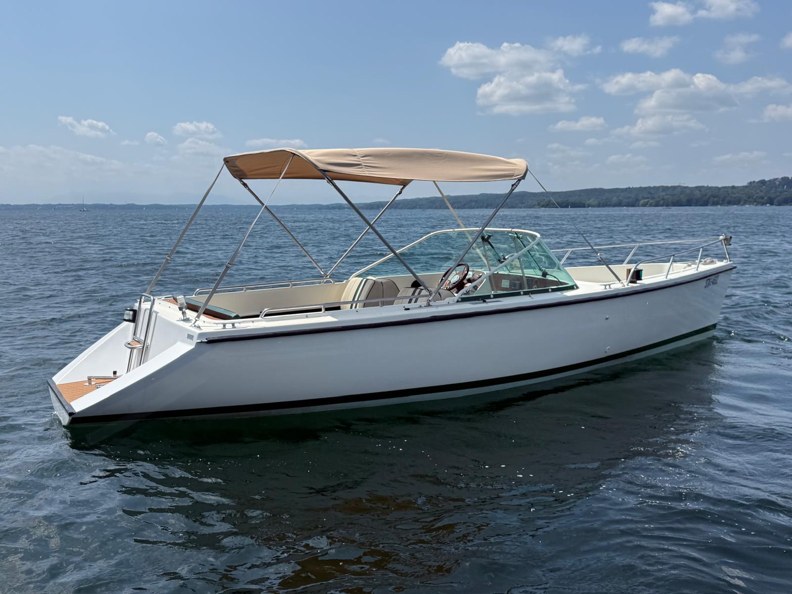 Sitzbereich des Aquawatt Verleihboots